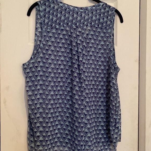 American eagle outfitters  woman’s sleeveless shirt with V-neck size L - Picture 8 of 8